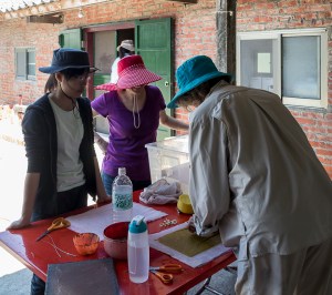 jane, isabell, hsu making paper