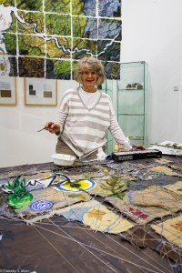 JANE POSING WITH BRUSH & IZMIR MAP_MG_0463
