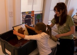 girl making poppy for quilt block IMG_3913