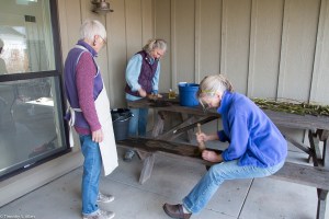 hand-beating-the-pulp-with-wooden-hammers-img_7975